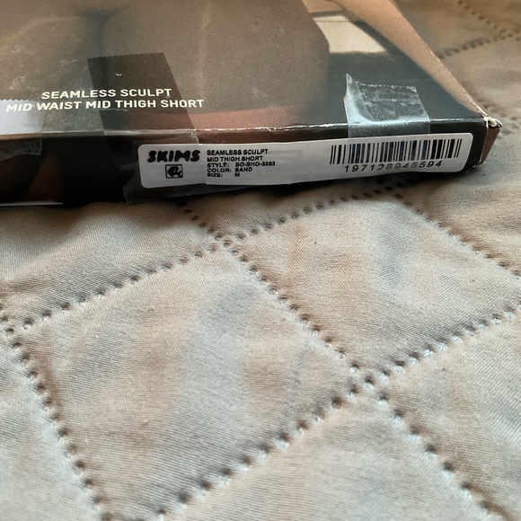 SKIMS - Picture 4 of 7